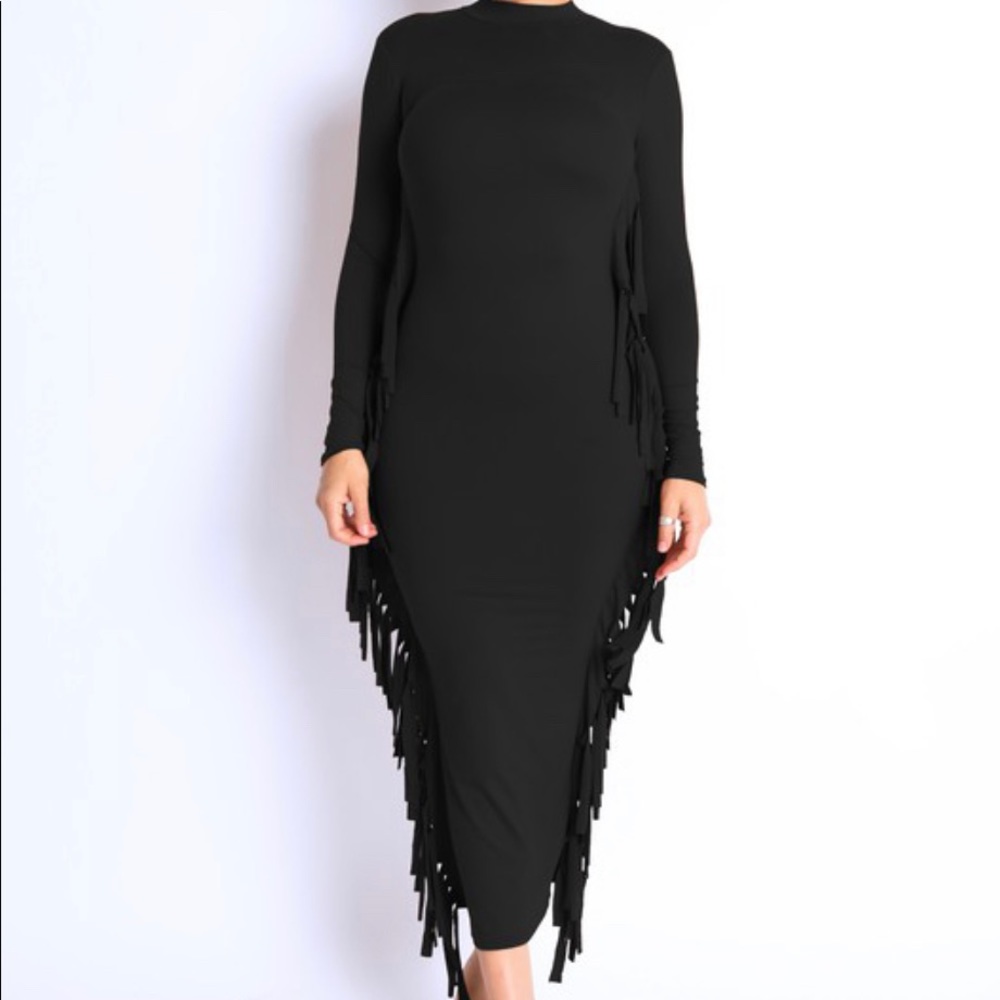 BLACK LONG SLEEVED FRINGES WOMANS DRESS